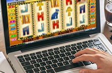 Should you choose a 3-reel online slot machine or a 5-reeler?